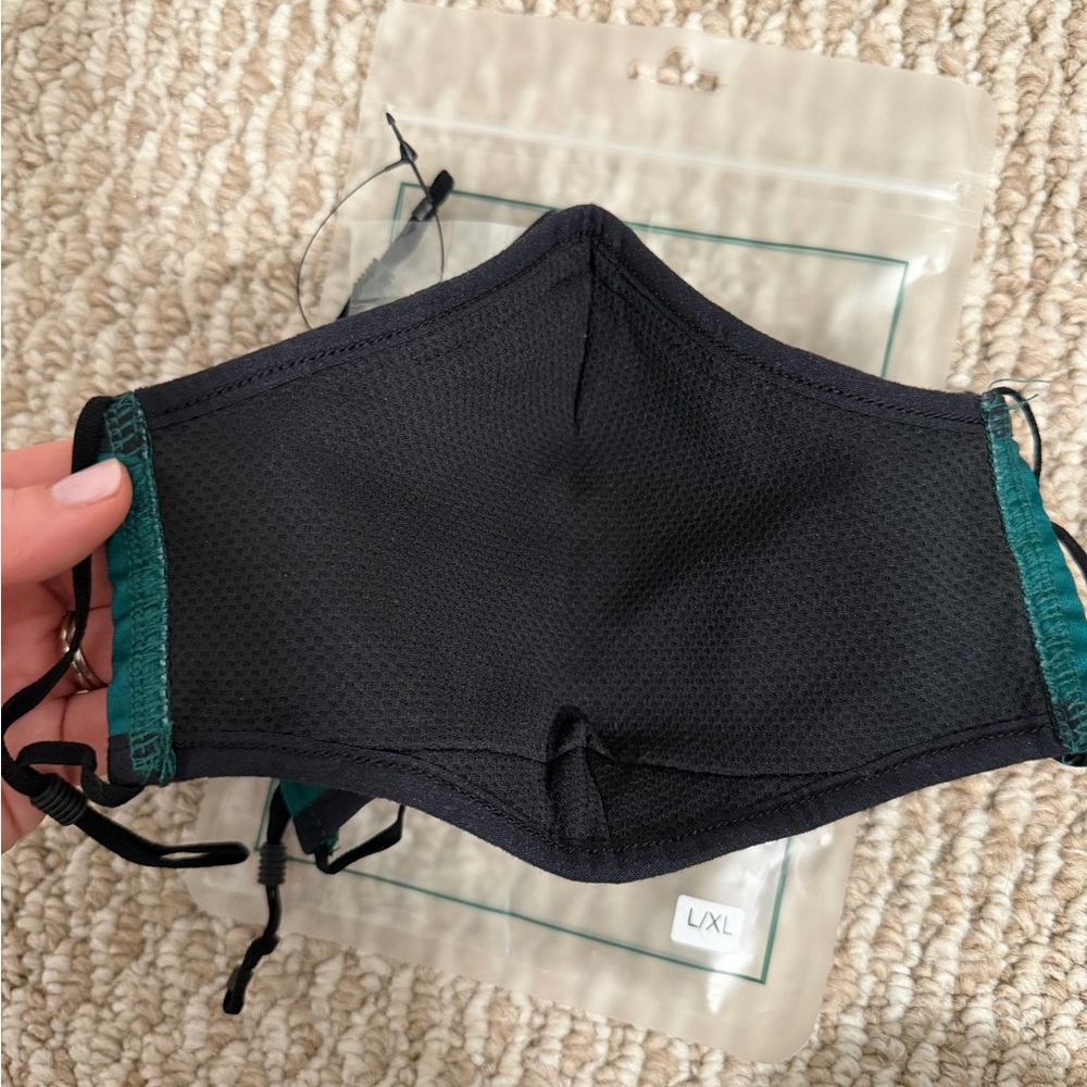 Masters Green Face Mask - Picture 5 of 5